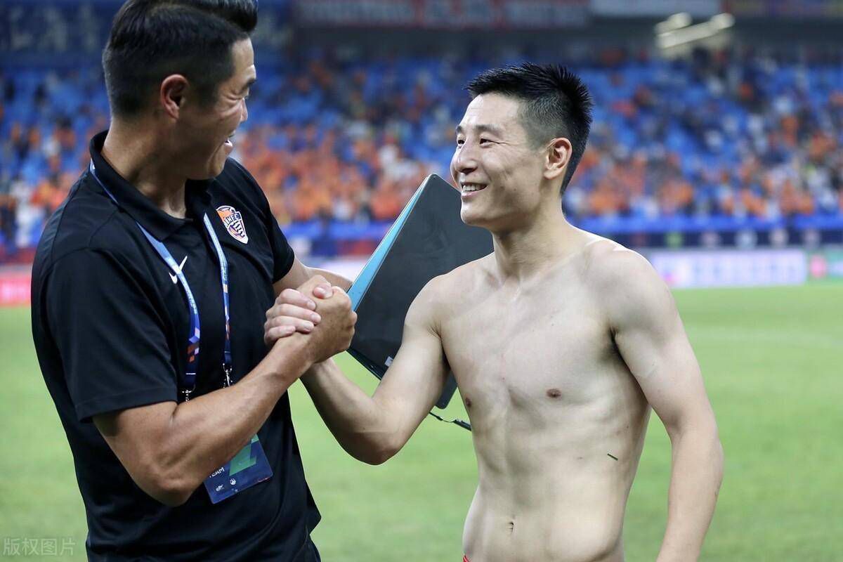 于是，她几乎不假思索的脱口说道：叶女士。